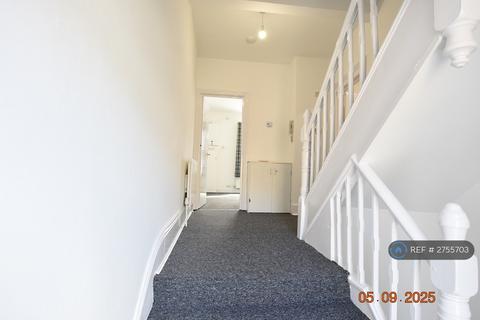 2 bedroom maisonette to rent, Princess Street, Luton, LU1