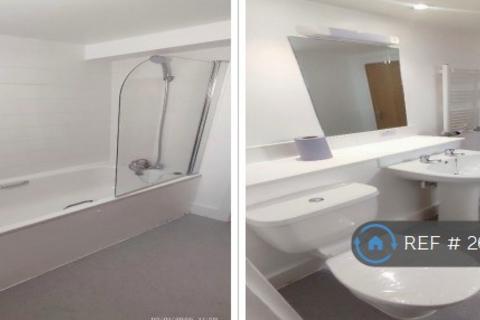 2 bedroom flat to rent, Building, London, SE18