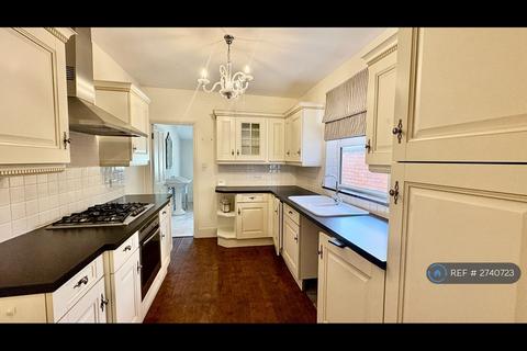3 bedroom terraced house to rent, Cecil Road, Northampton, NN2