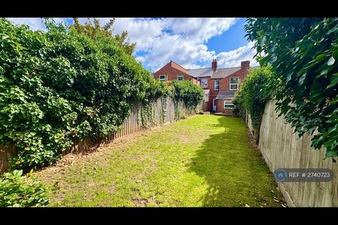 3 bedroom terraced house to rent, Cecil Road, Northampton, NN2