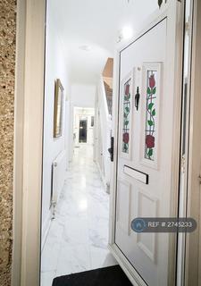 4 bedroom terraced house to rent, Barkingside, Barkingside, IG6