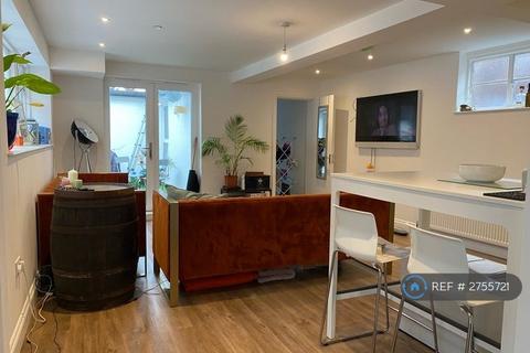 2 bedroom flat to rent, The Borough, Farnham, GU9