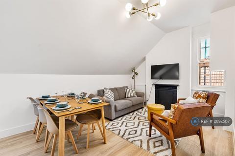 3 bedroom flat to rent, Sackville Gardens, Hove, BN3