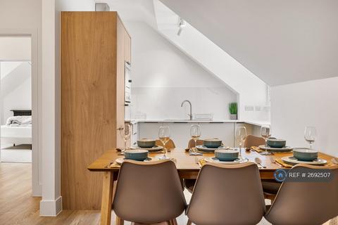 3 bedroom flat to rent, Sackville Gardens, Hove, BN3
