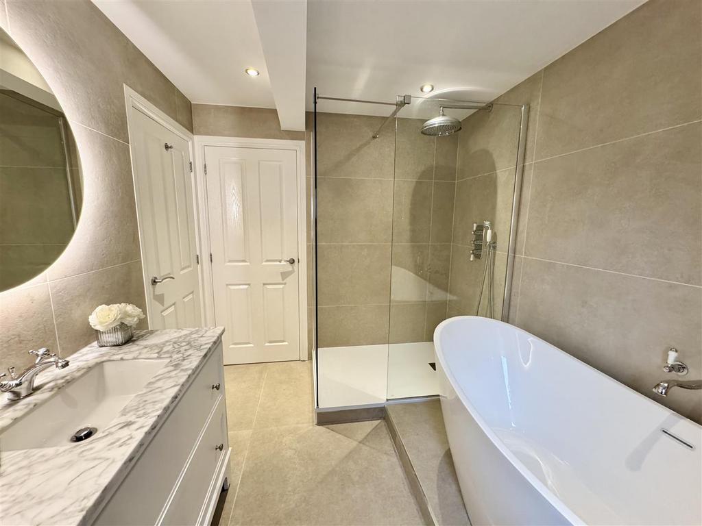 Jack and jill bathroom