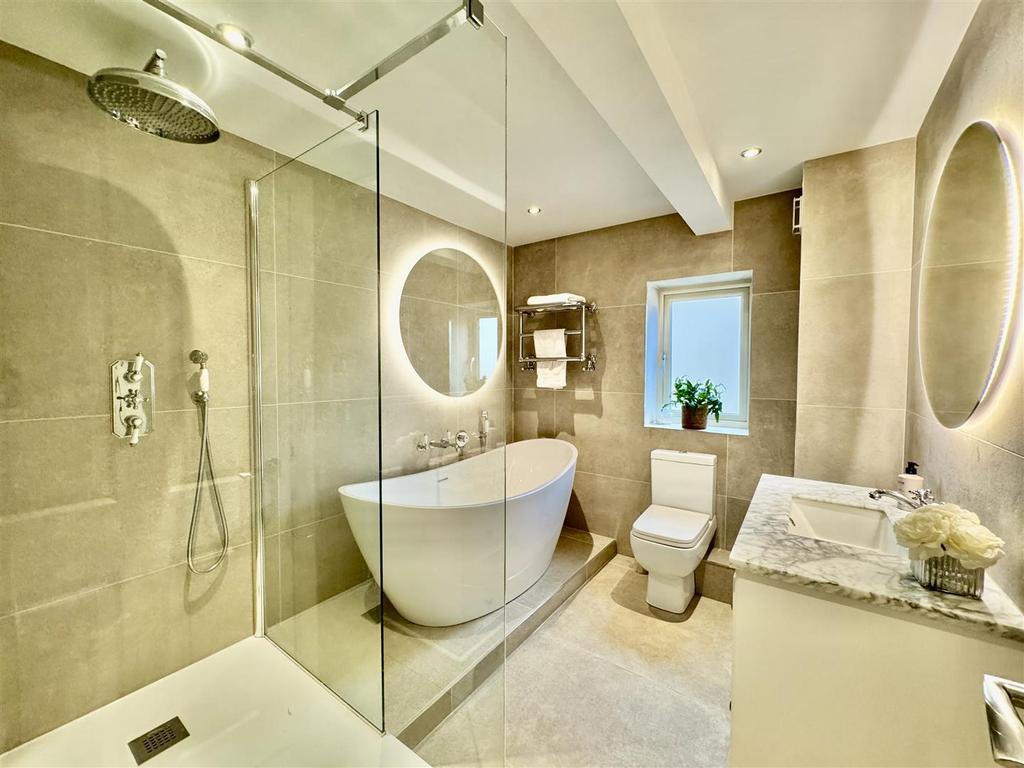 Jack and jill bathroom