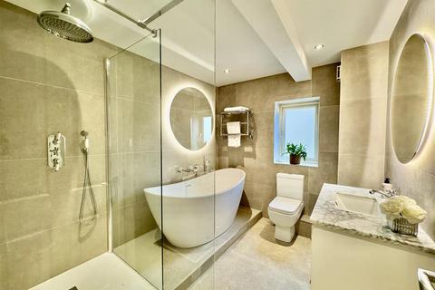 4 bedroom semi-detached house for sale, New Road, Staincross