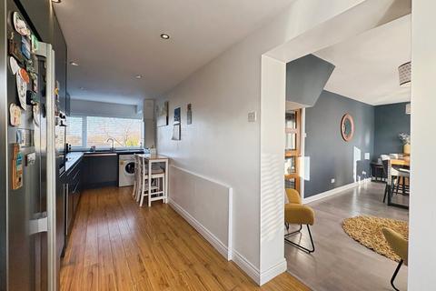 3 bedroom semi-detached house for sale, Hillhead Parkway, Tyne and Wear NE5