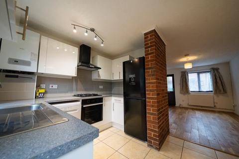2 bedroom semi-detached house to rent, Hollybrook, Southampton