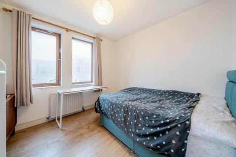 2 bedroom flat for sale, Cheryls Close, Fulham, SW6