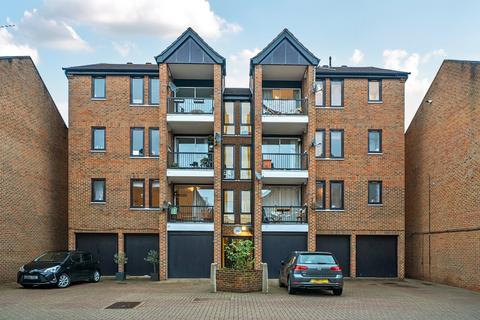 2 bedroom flat for sale, Cheryls Close, Fulham, SW6