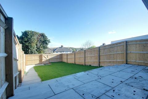 4 bedroom terraced house to rent, Langley Crescent, Kings Langley