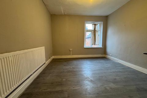 3 bedroom flat to rent, Evington Road, Leicester LE2