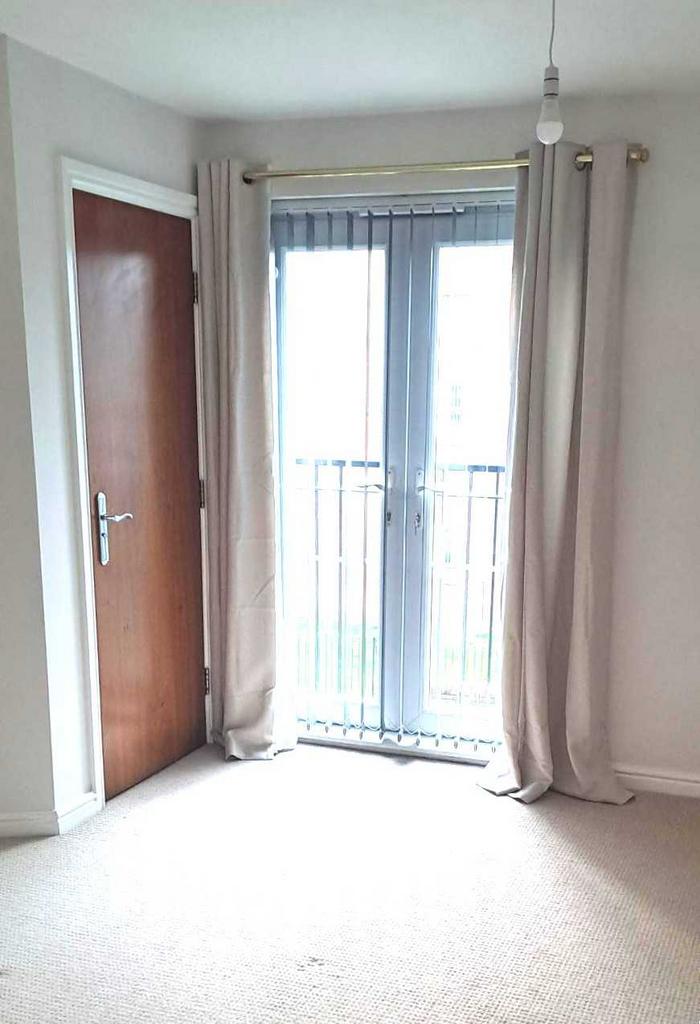 Front bedroom 1 :