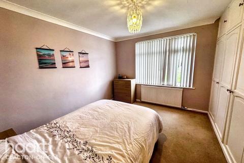 2 bedroom bungalow to rent, Manor Way, Clacton-on-sea