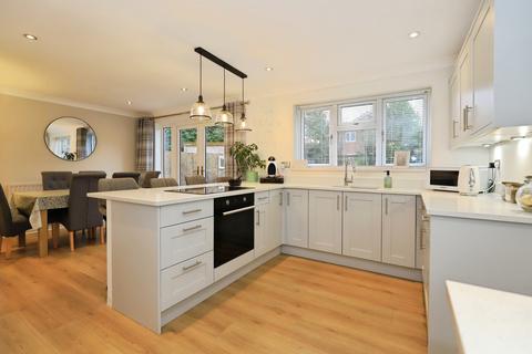 4 bedroom detached house for sale, Wren Avenue, Staffordshire WV6