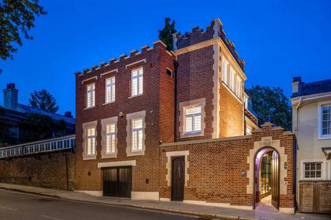 undefined, Frognal, Hampstead Village, NW3