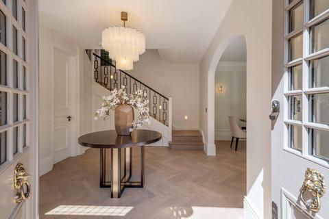 undefined, Frognal, Hampstead Village, NW3