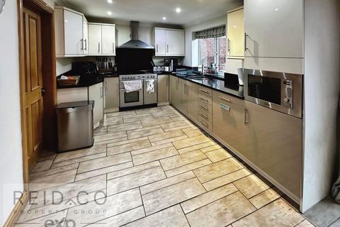 5 bedroom detached house to rent, Chapman Road, Preston PR2