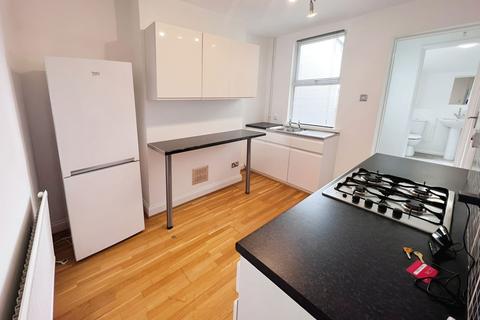 2 bedroom terraced house to rent, Andover Street, Swindon, SN1 5HX