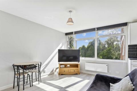 Studio for sale, Viking Court, Hampton