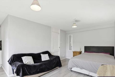 Studio for sale, Viking Court, Hampton