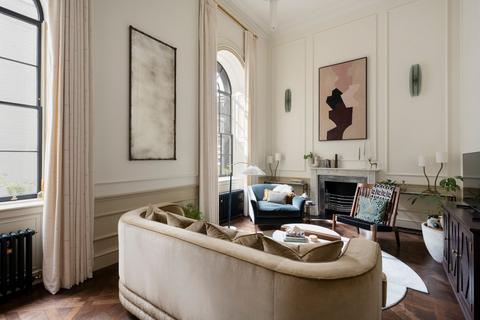 1 bedroom flat for sale, Albany, London W1J