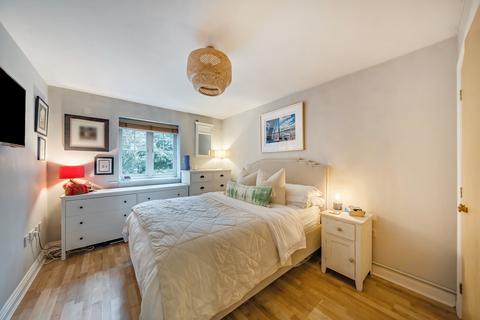 1 bedroom flat for sale, Heathside Road, Woking, Surrey, GU22