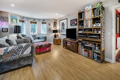 1 bedroom flat for sale, Heathside Road, Woking, Surrey, GU22