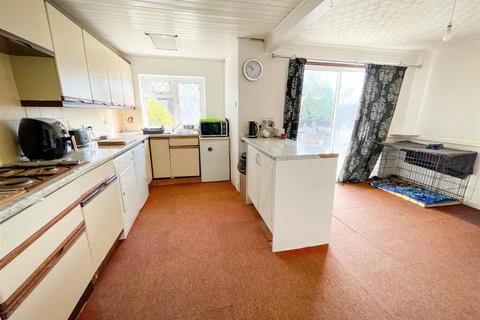 3 bedroom semi-detached house for sale, Park Square West, Jaywick, Clacton-on-Sea, CO15