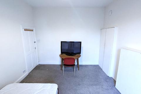 3 bedroom flat share to rent, Chester Road, Sunderland SR4