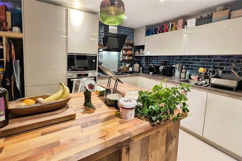 2 bedroom apartment for sale, Hawthorn Drive, Crowthorne, Berkshire