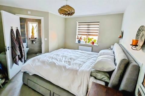 2 bedroom apartment for sale, Hawthorn Drive, Crowthorne, Berkshire