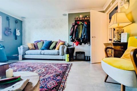 2 bedroom apartment for sale, Hawthorn Drive, Crowthorne, Berkshire