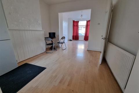 3 bedroom terraced house to rent, Carlton Road, London E11