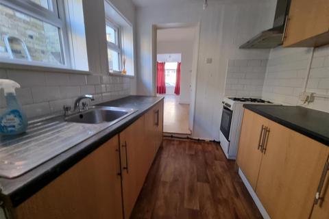 3 bedroom terraced house to rent, Carlton Road, London E11