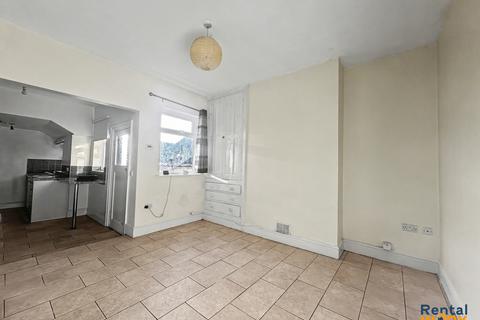 3 bedroom terraced house to rent, Northwich, CW9