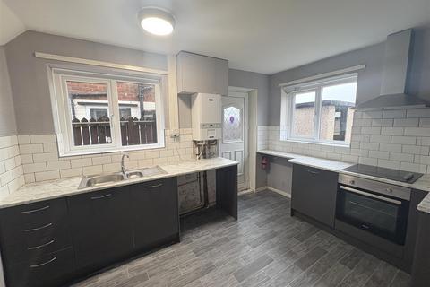 2 bedroom semi-detached house to rent, Firthmoor Crescent, Darlington