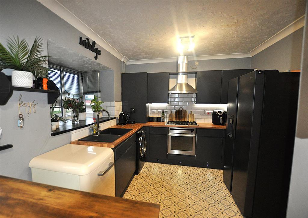 Kitchen 2.JPG