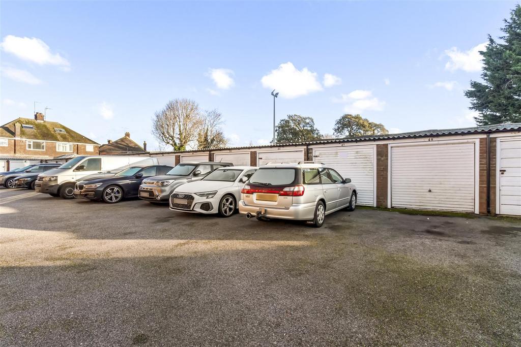 Meadway Court, 47-015.JPG