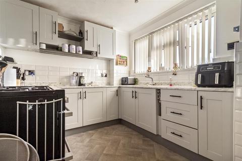 2 bedroom flat for sale, The Boulevard, Worthing