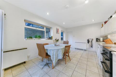 2 bedroom maisonette to rent, Cromwell Road, Wimbledon SW19