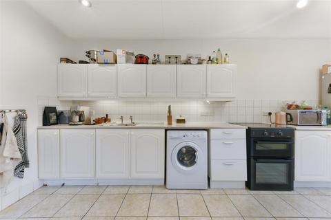2 bedroom maisonette to rent, Cromwell Road, Wimbledon SW19
