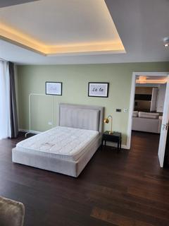 3 bedroom penthouse to rent, 155 Wandsworth Road, London SW8