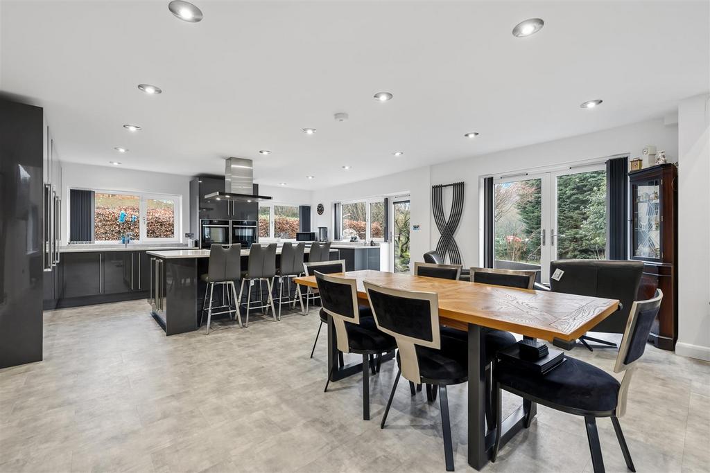 Dining area and kitchen.jpg
