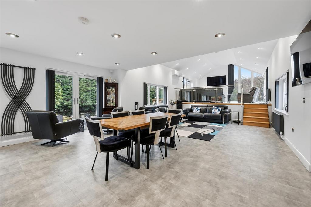 Dining area to upper lounges.jpg