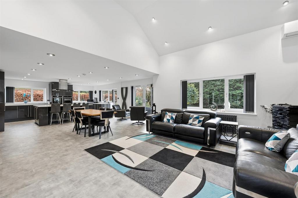 Lower lounge to kitchen-diner.jpg