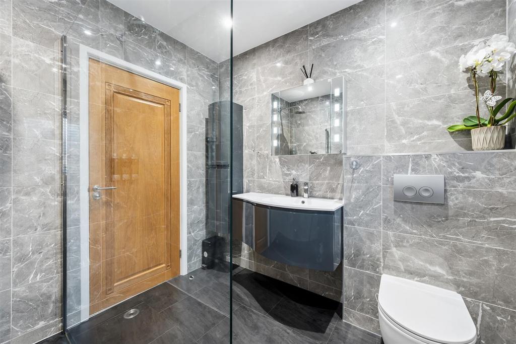 Bathroom - vanity unit.jpg