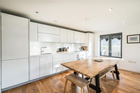 2 bedroom flat for sale, Henry Road, London SW9