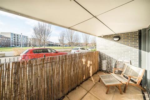 2 bedroom flat for sale, Henry Road, London SW9